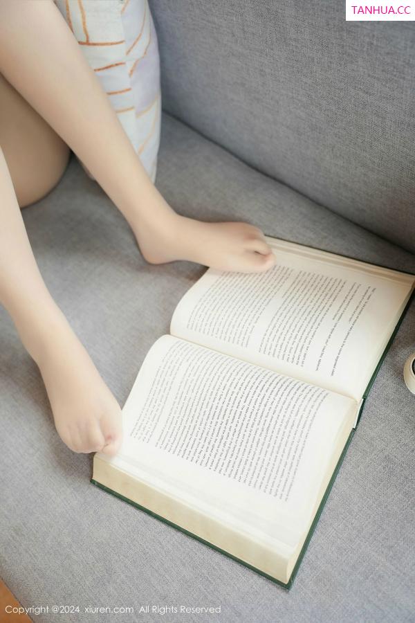   [XiuRen]高清写真图 2024.12.10 No.9573 姚若兮vay 美腿丝袜第44张图片